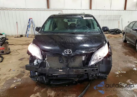 2015 Toyota Sienna Le z USA, uszkodzony, nr VIN 5TDKK3DC1FS617499